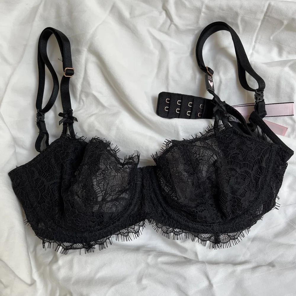 Helt oanvänd wicked unlined balconette bra i svart från Victoria’s Secret, strl 32C 💕250kr. Övrigt.