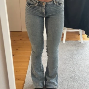 Bootcut jeans - Perfekt för mig som är ca 170, stretchigt material så passar xs/s