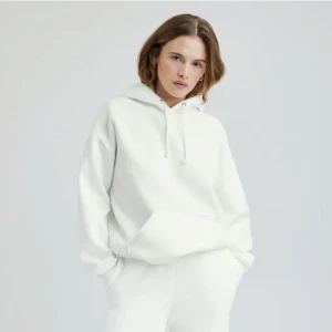 Hoodie - Vit hoodie från bikbok i storlek S. Den har blivit lite knottrig och bara att fråga om mer bilder om ni vill se närmare.