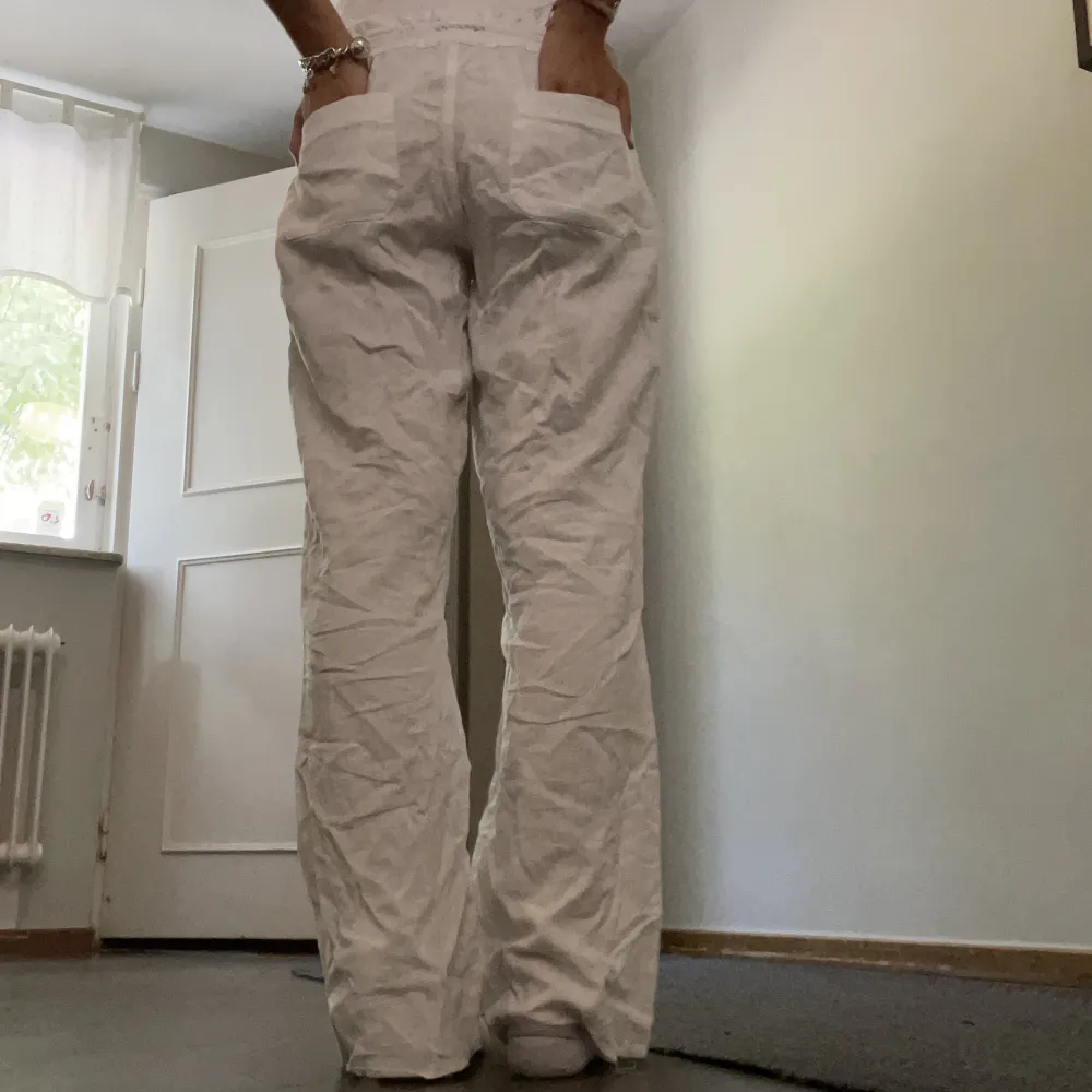 Linnebyxor från Roxy, storlek M. Jag är 165 cm. . Jeans & Byxor.