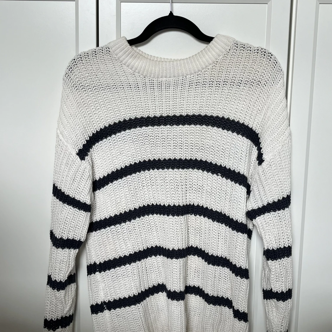 Randig stickad tröja