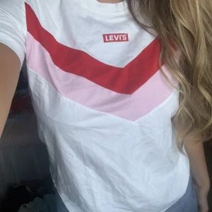 Levi’s tröja - Så söt Levi’s tröja💗💗