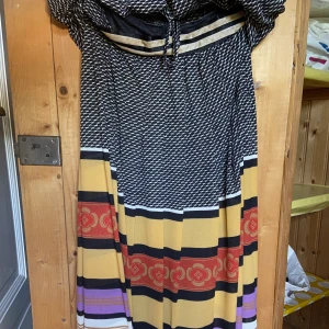 Maxi kjol - Coolt sett, tröjan ingår. 