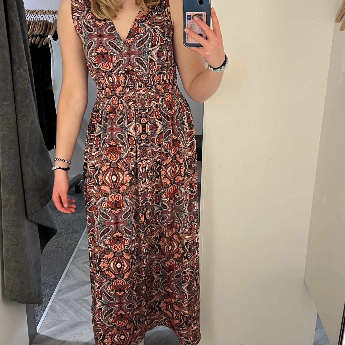 Lång mönstrad klänning 