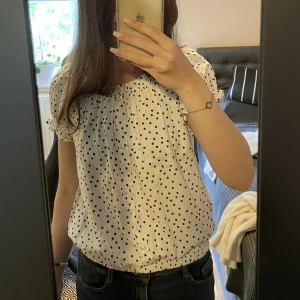 Off shoulder topp  - Prickig topp från Lindex som man kan ha på två olika sätt😍😍