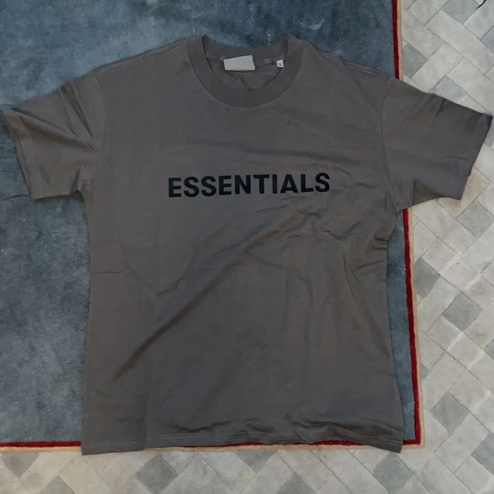 (A kopia) säljer för den var för stor. I storlek L men passar som XL. Är i ny skick.. T-shirts.