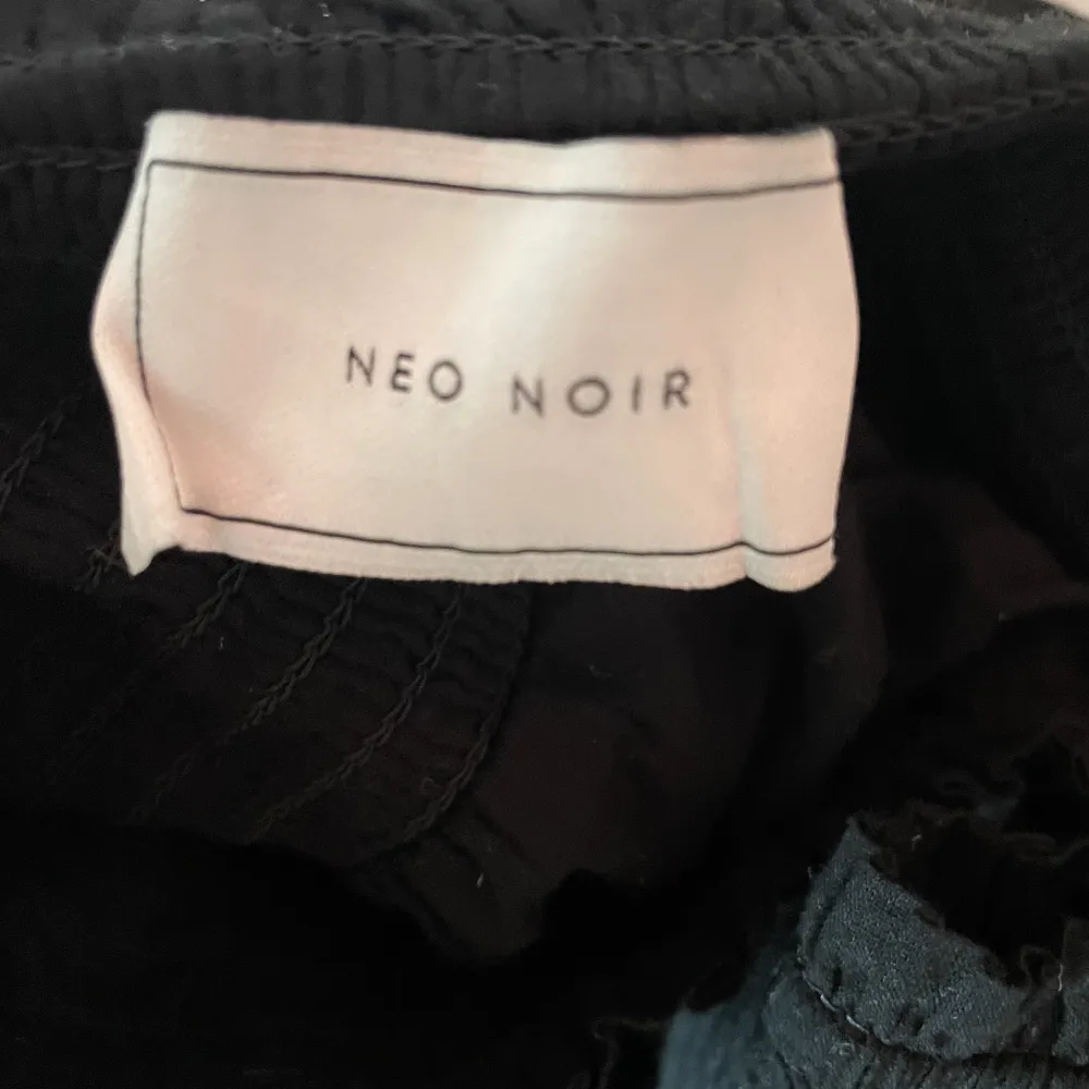 Säljer nu min Neo Noir kjol som är köpt på Jackie för 700kr. Den är som ny och använd ungefär 2 gånger, kontakta för prisförslag, frågor mm. 🤗. Kjolar.