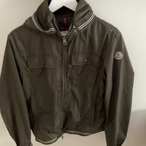 Moncler jacka  - Moncler jacka bra skick 8/10