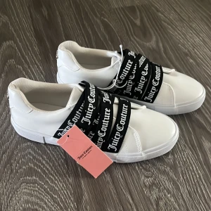 Juicy couture skor - Aldrig använda, säljs då de är för små på mig! 