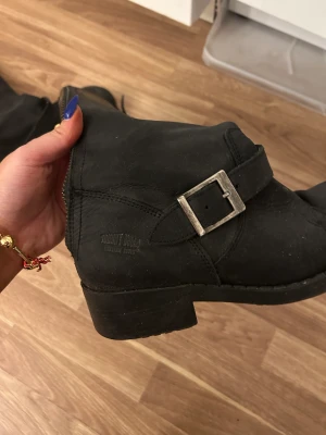 Johnny Bulls  - Johnny Bulls i storlek 38, sparsamt använda. 