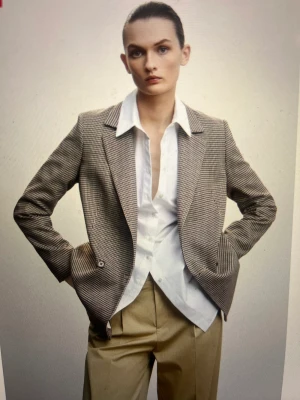 Blazer - Superfin slutsåld kavaj från Mango använd en gång. 