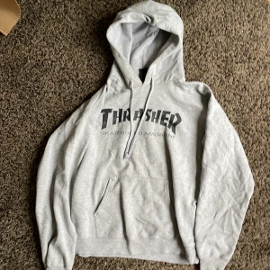 Hoodie grå trhaser - Min trhaser hoodie som jag säljer för att jag använder inte använder längre 