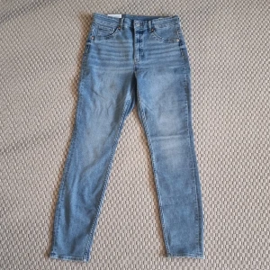 Jeggings  - Blå ankeljeggings. High waist. Aldrig använda. 