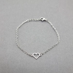 Handgjort armband  - Material- ●100% rostfritt stål *Armbandslängd: 17,5cm och 2cm lång förlängninskedja för justering.  [Frakt 15kr]