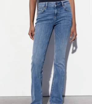 Säljer mina lågmidjade zara jeans för vill ha en storlek mindre, kan tänka mig att byta till en 32 i den ljusare blå  färgen, annars säljer jag helst ❤️