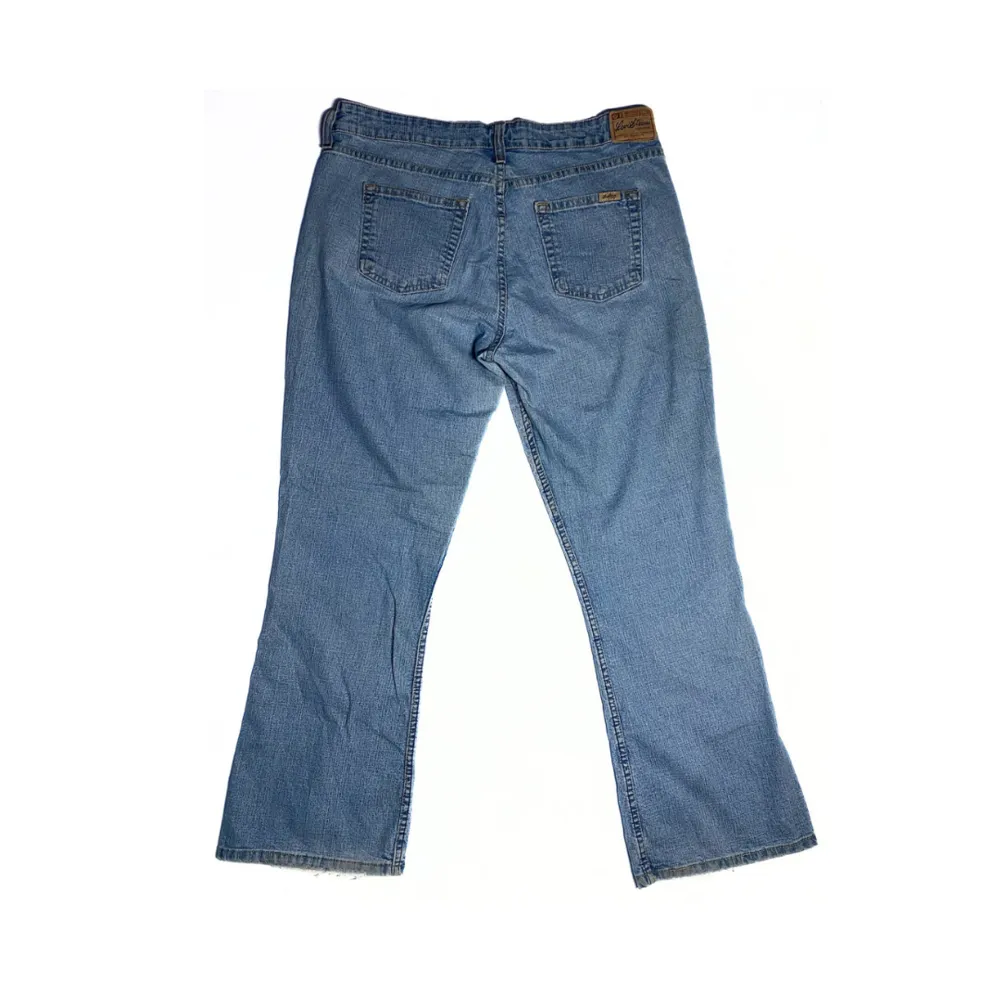 Size: 33/29. Ljusare blå ksk. Condition: vintage. Alla jeans är uppmätta av oss! Har ni frågor eller funderingar är det bara slide DM, tveka inte!. Jeans & Byxor.