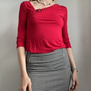 Vintage röd tröja - Röd tröja från humana