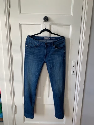 Dressman Jeans - Hej! Säljer nu dessa dressman jeans i bra skick, slimfit modell. Size 31W/32L. Passar mig bra som är 180cm lång! Bara att skriva vid funderingar, fraktar gärna med safe pay!  Mvh Oskar