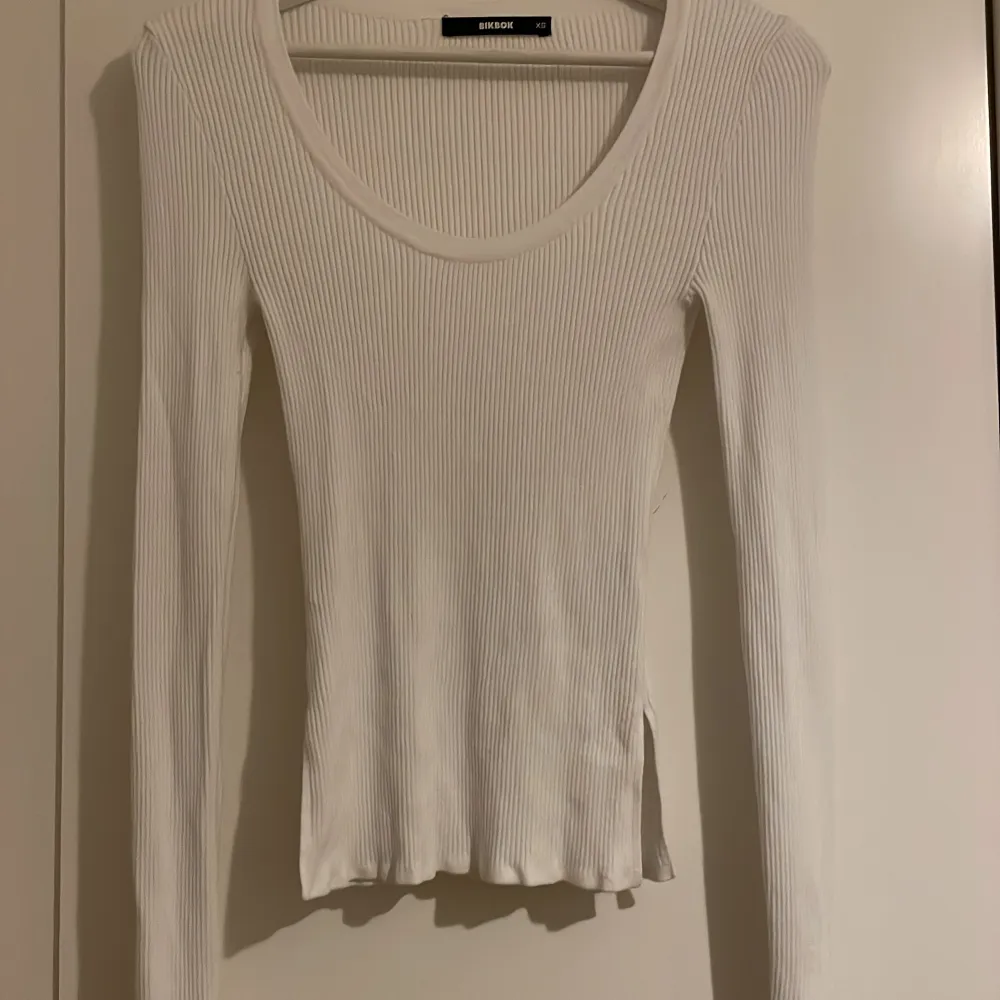Jätte fin tröja som aldrig använts 1 gång och kommer inte till användning längre . Neuletakit & Villapaidat.