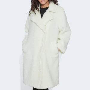 Teddy jacka  - Jag säljer denna mysiga, varma och populära teddy jacka då den inte kommer till användning. Jag har ej använt den. Retur stöds ej och köparen står för frakten (kan mötas upp)