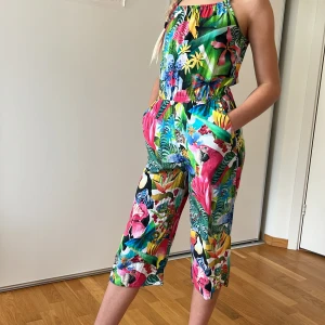 Byxdress - Färglätt mönstrad byxdress perfekt för sommardagar