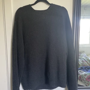 Uniqlo stickad tröja - Tjenare! Säljer en riktigt skön stickad tröja ifrån Uniqlo. Skriv vid intresse👍🏼