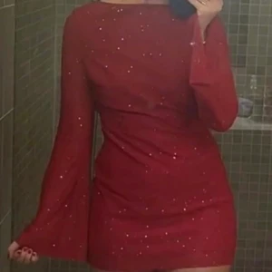 Klänning  - Sååå fin klänning från Parthea. Säljes pga för stor. Bara provad 