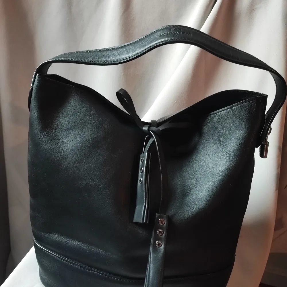 NN14 Cuir Nuance Bucket Bag Leather. Används några gånger. Fortfarande fint kick!!! . Väskor.