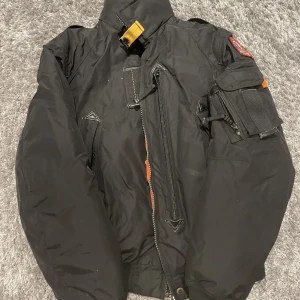 Parajumper jacka  - Skick 9/10  Strl S 