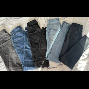 Byxor  - Tajta byxor har inte används så mycket alla de kostar tillsammans 500 och en st kostar 150 har köpt de från lager 157