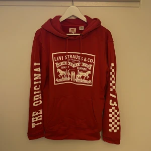 Levis Hoodie - Liten fläck på höger ärm