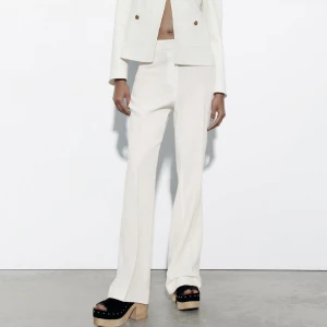 Vita linnebyxor  - Linnebyxor från zara använda en gång! 