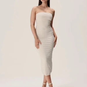 ADOORE: Osilio Dress - Säljer min fina Osilio Dress från Adoore då den sällan kommer till användning. Färg: Creme White. Nypris: 1395kr. 