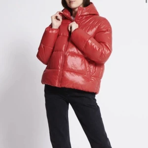 Vinterjacka - Köpte en jacka på lager157 för 500kr, kom hem och ryckte lappen sen har jag inte använt den mer:) Helt ny alltså. Köparen står för frakt