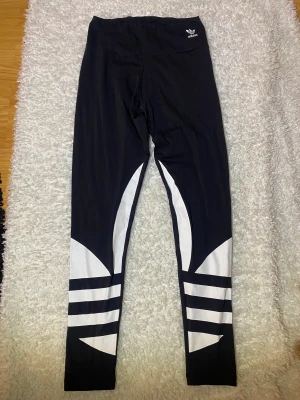 Adidas tights  - Fint skick. Oanvända 