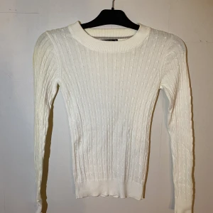 Stickad tröja  - Fint skick 