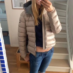 Intressekoll - Intressekoll på min fina colmar jacka💕 Kan tänka mig att byta mot den tjockare modellen i svart!!💕 Använd fåtal gånger och inga tecken på användning finns!!!