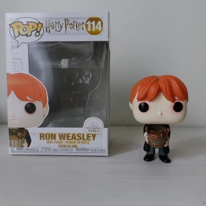 Ron weasly funko pop - Figur samt låda i gott skick. Skriv vid frågor eller för fler bilder x