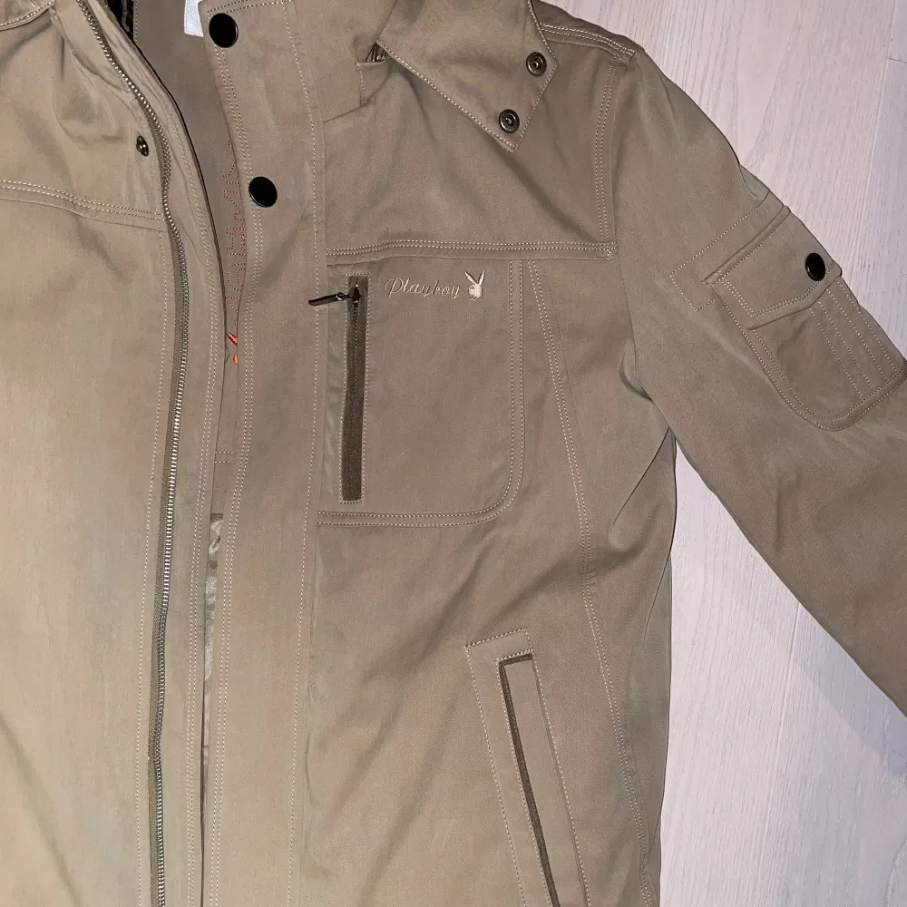 Vintage playboy jacka, bra skick och perfekt för sen höst/vinter. Köpare står för frakt. Jackor.