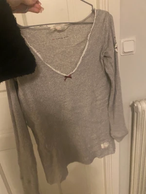 Odd Molly tröja  - Säljer denna söta odd Molly tröja då den inte passar, det är i storlek 4 vilket motsvarar ungefär L tror jag