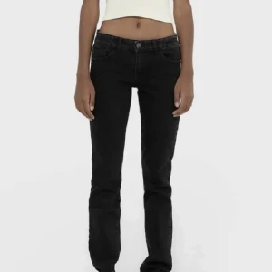 Stradivarius jeans - Säljer dessa Bootcut jeans från stradivarius i storlek 36