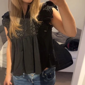 Blus  - Svart blus 💕 fint skick 100+ frakt storlek m