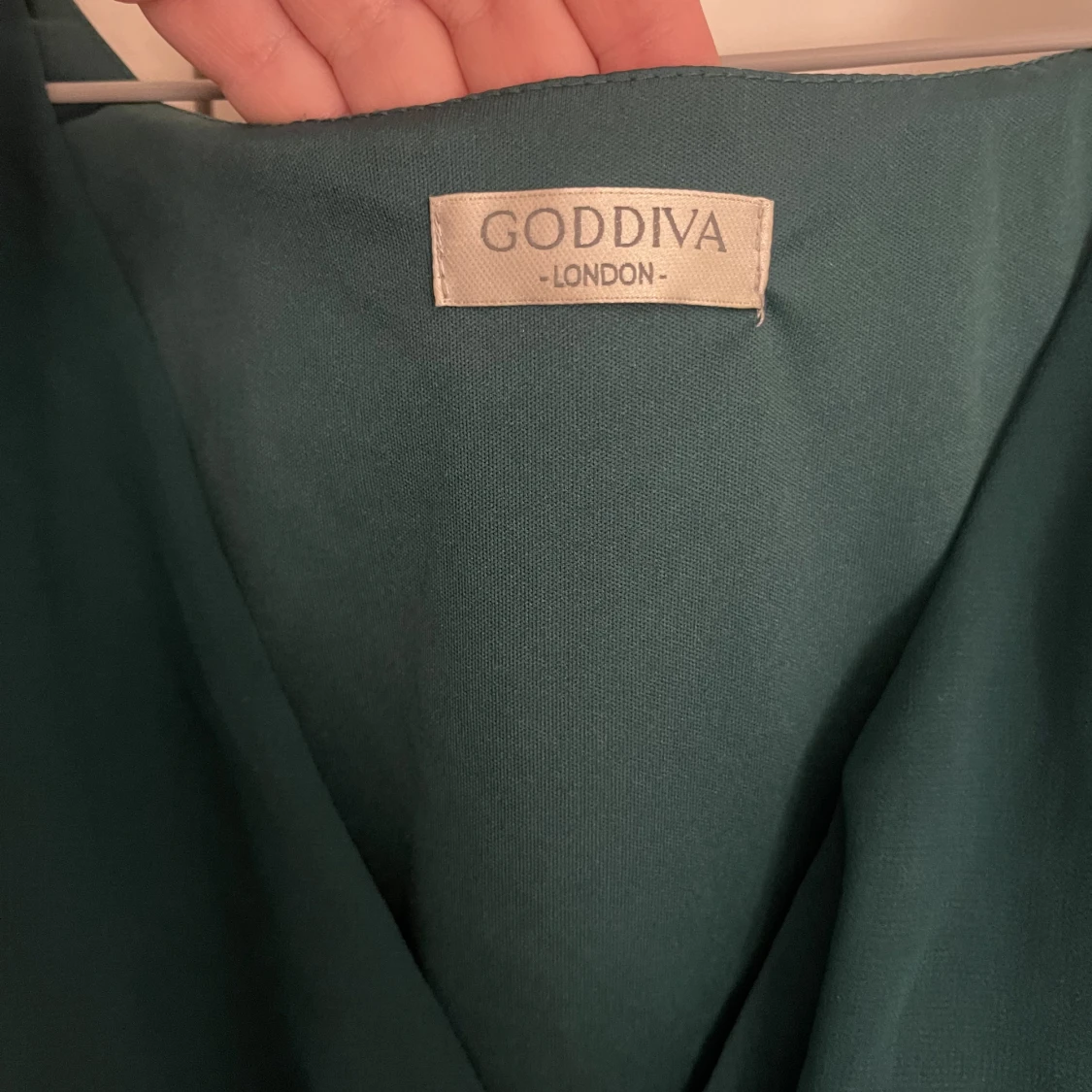 Grön klänning från Goddiva (bubbelroom) - 90