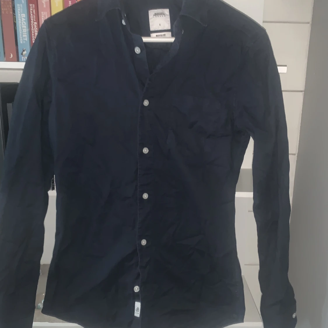 Skit snygg mörk blå skjorta  - 90