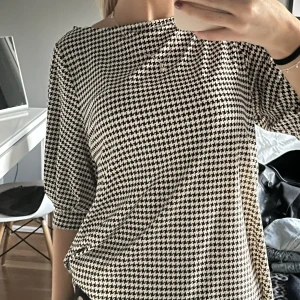 Trekvarts tröja  - Super fin tröja i super skönt matrial,köpt second hand 