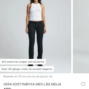 Low waist kostymbyxor  - Säljer dessa Low waisted kostymbyxorna från bikbok. De är i modellen ”Vera” och är ALDRIG använda. I storlek 38 ❤️