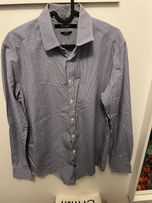 Tiger of sweden skjorta - Skicket är nästan intill oanvänd  Behövs bara strykas 