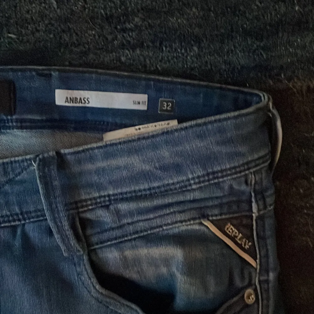 Riktigt snygga replay jeans. Skriv till mig om du vill ha fler bilder eller funderingar.. Jeans & Byxor.
