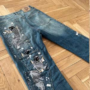 Säljer mina rare karakuri tamashii jeans då de är för stora 