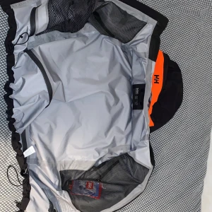 Helly Hansen jacka - Vinter jacka som är bra och bekväm för vintern